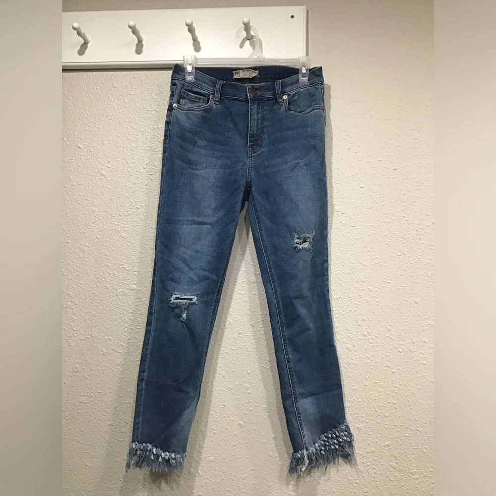 Free People Great Heights Frayed Skinny Jeans Women’s Size 27 Distressed Cropped